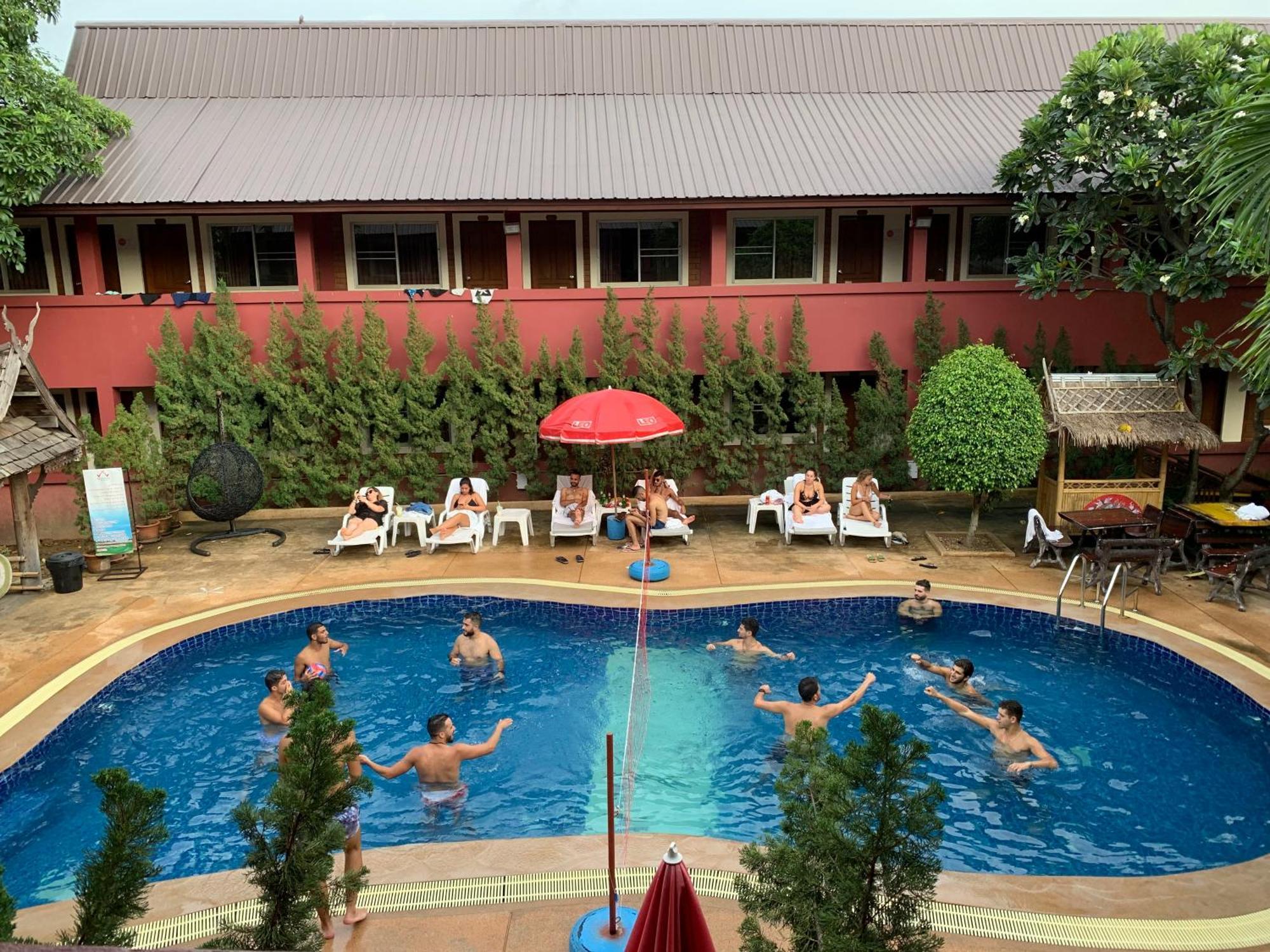 Red Brick Hostel Chiang Mai Exterior photo